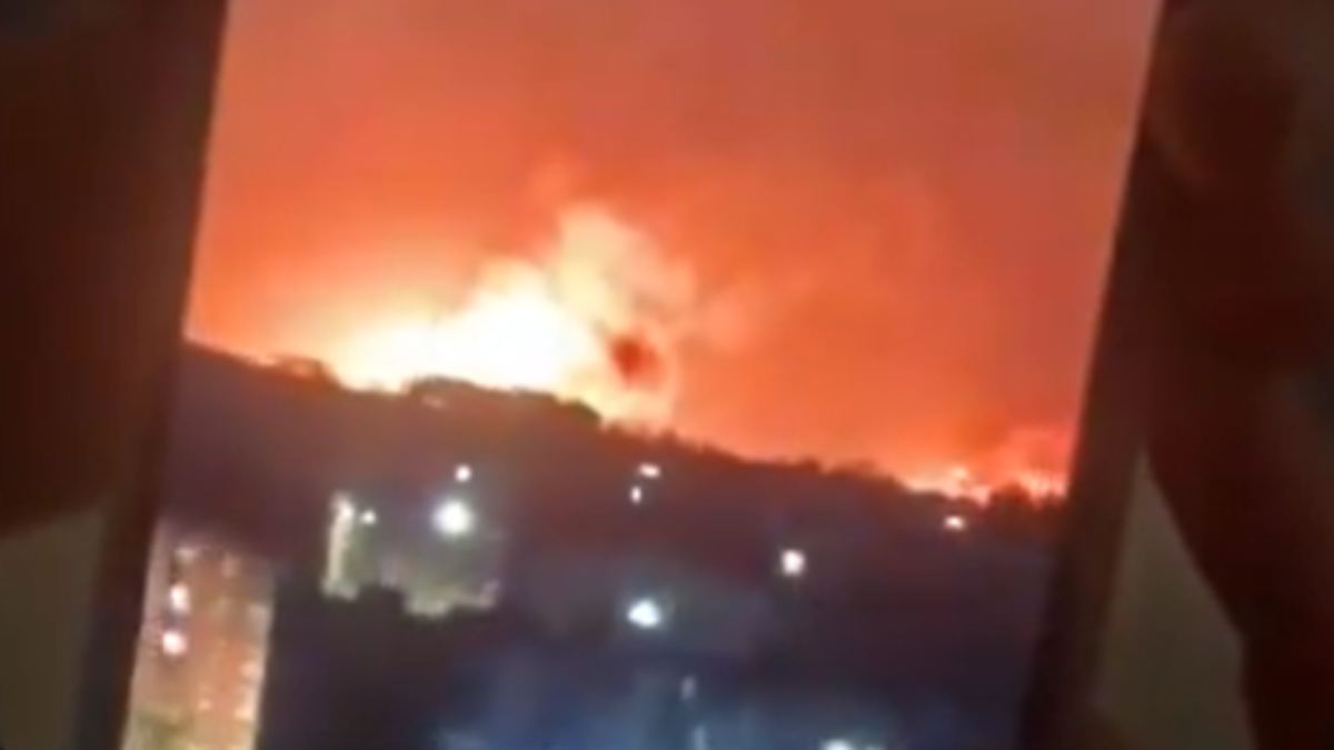 Ukrainischer Angriff setzt russische Ölraffinerie in Brand